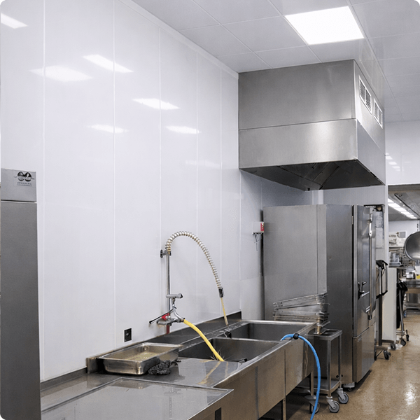 Hygiënische wandafwerking FRP plaat HACCP renovatie