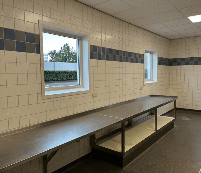 Wandbescherming-Javeko-catering-voor Hygiënische wandbescherming met FRP platen in cateringomgeving
